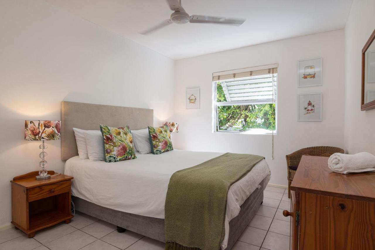 Chakas Cove 24 *